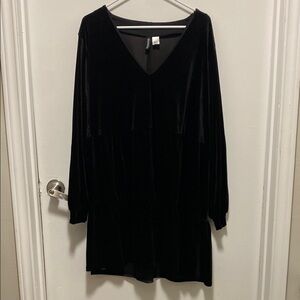 Black Velvet V-Neck Bishop Sleeve Cocktail Dress